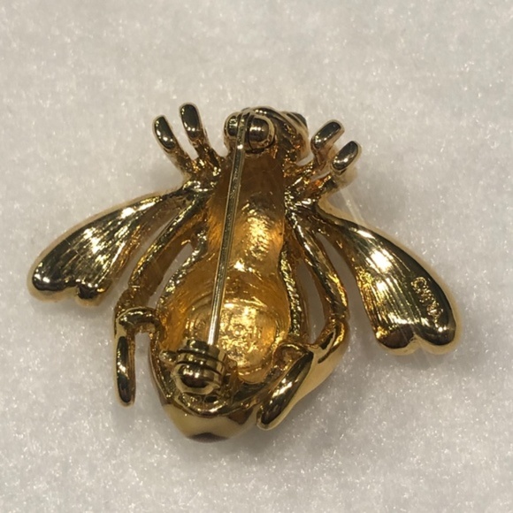 JOAN OF THE JUNGLE JOAN RIVERS CREAM ENAMEL BROOCH - Picture 12 of 16